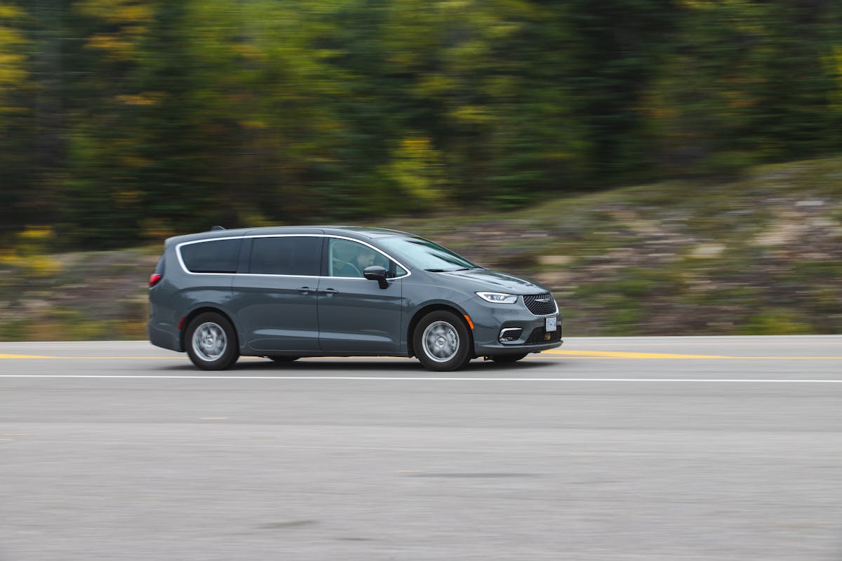 Mini-fourgonnette pour d&eacute;placements en groupe